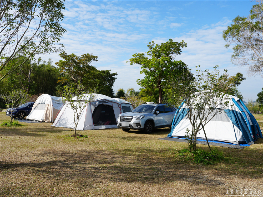 【苗栗頭屋。露營】『微時光露營園區』舒服遼闊！有大草皮與優美夜景的簡單露營區！ @傻蛋夫妻生活札記