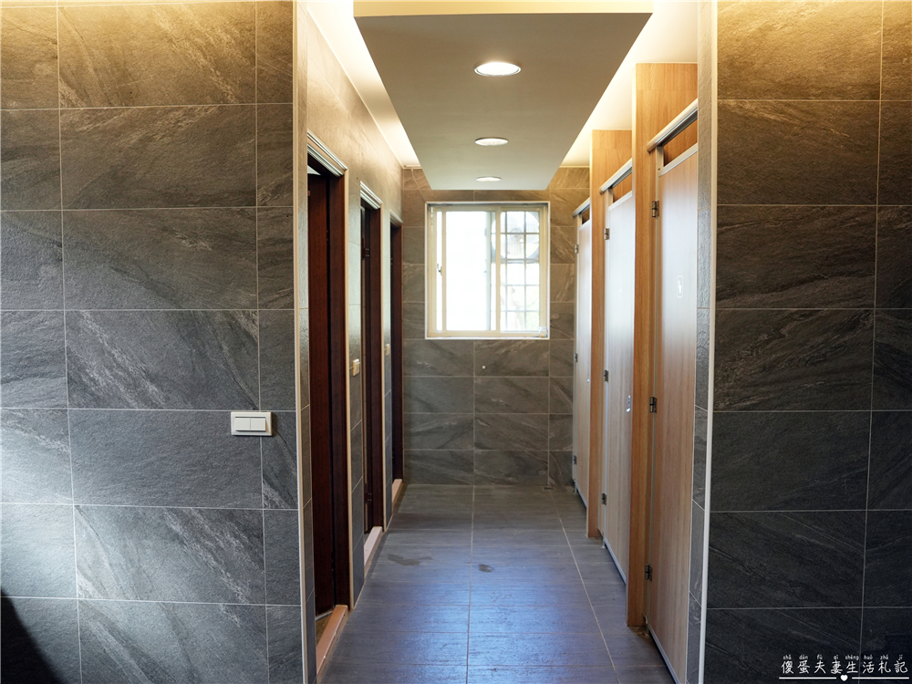 【苗栗頭屋。露營】『微時光露營園區』舒服遼闊！有大草皮與優美夜景的簡單露營區！ @傻蛋夫妻生活札記