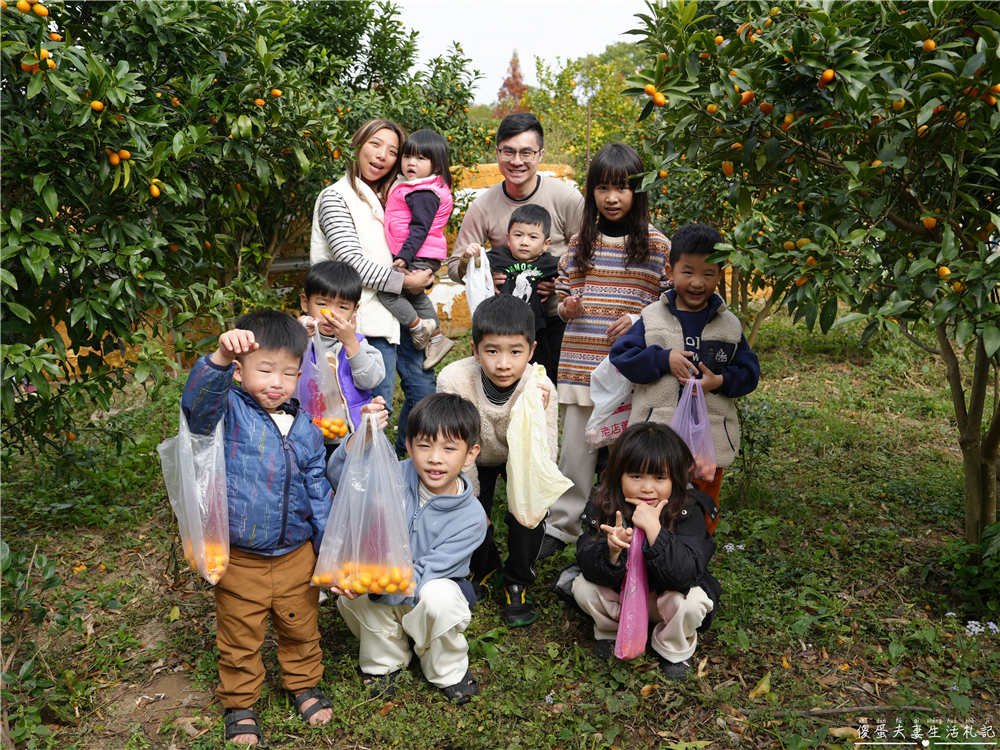 【苗栗頭屋。露營】『微時光露營園區』舒服遼闊！有大草皮與優美夜景的簡單露營區！ @傻蛋夫妻生活札記