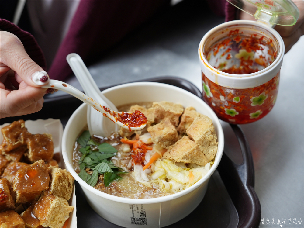 【台中北區。美食】『迷你一口臭豆腐』臭豆腐尬麵線！一中街的超特色臭豆腐麵線吃一波！ @傻蛋夫妻生活札記