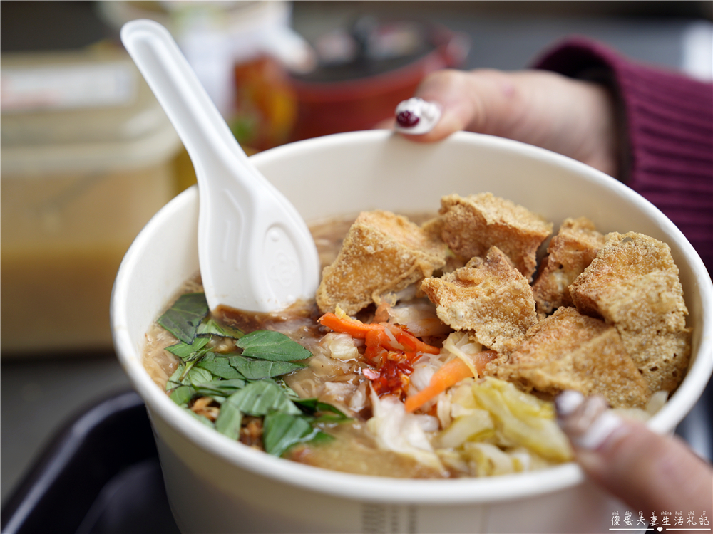 【台中北區。美食】『迷你一口臭豆腐』臭豆腐尬麵線！一中街的超特色臭豆腐麵線吃一波！ @傻蛋夫妻生活札記