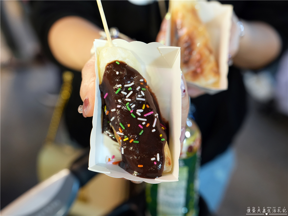 【台中東區。美食】『十方緣日式碳烤麻糬』夜市超夯碳烤麻糬！旱溪夜市的涮嘴小點心~ @傻蛋夫妻生活札記