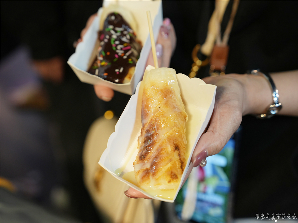 【台中東區。美食】『十方緣日式碳烤麻糬』夜市超夯碳烤麻糬！旱溪夜市的涮嘴小點心~ @傻蛋夫妻生活札記