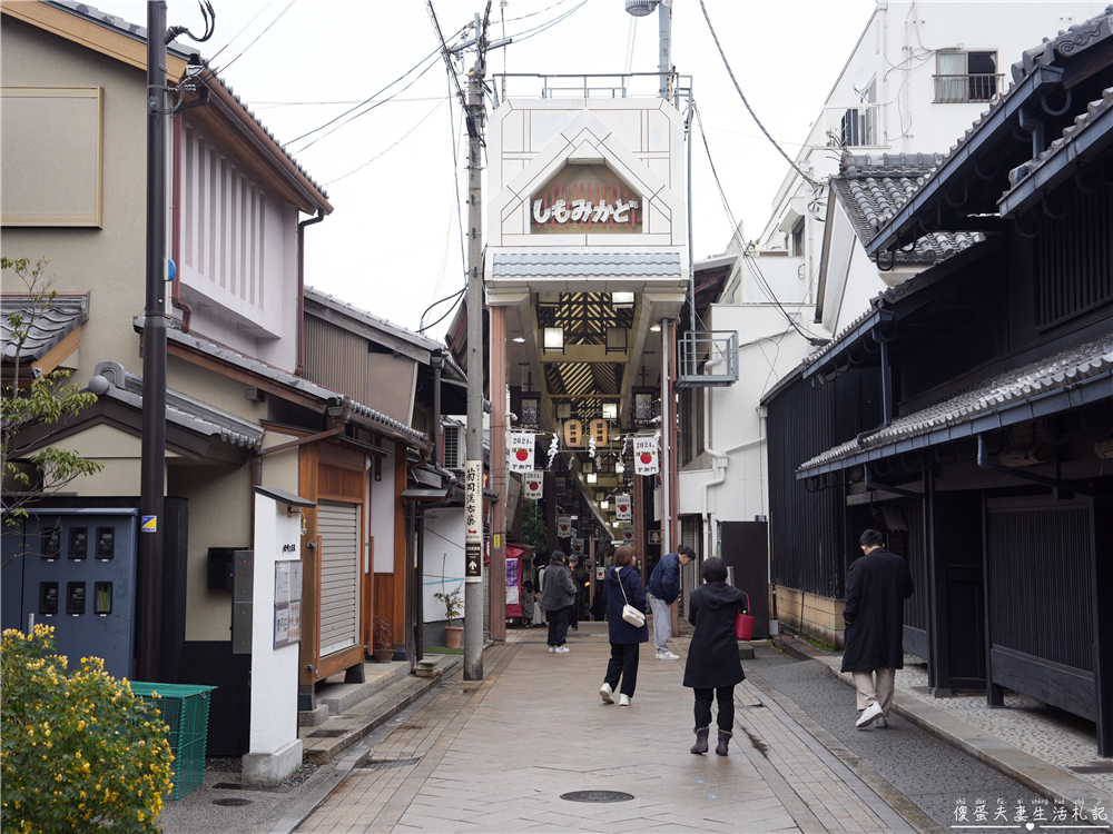 【日本奈良。美食】『魚万商店 もちいどの本店』平價又美味！隱身在奈良餅飯殿町的百年魚漿老店！ @傻蛋夫妻生活札記