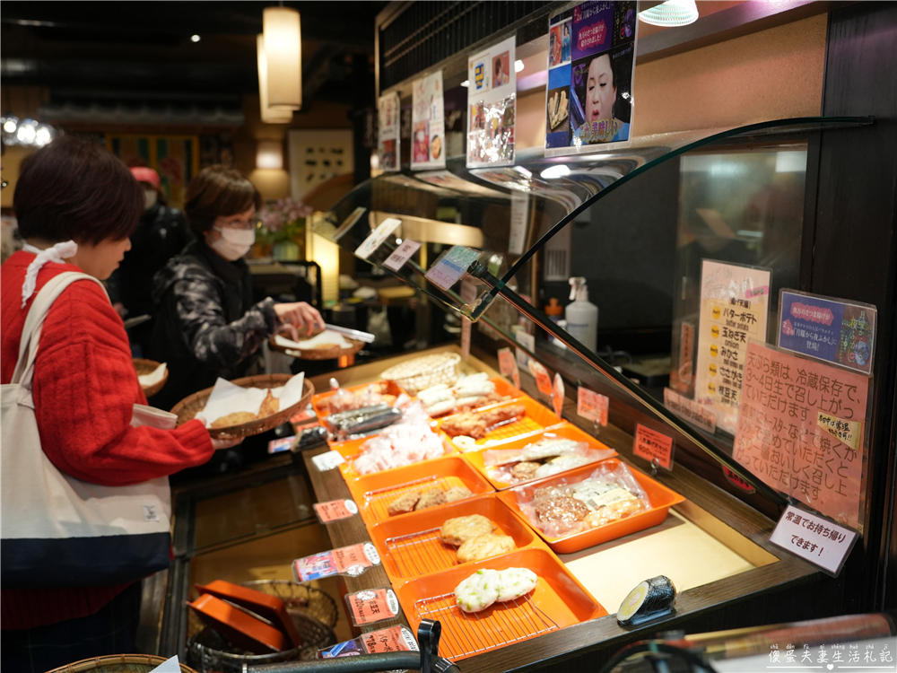 【日本奈良。美食】『魚万商店 もちいどの本店』平價又美味！隱身在奈良餅飯殿町的百年魚漿老店！ @傻蛋夫妻生活札記