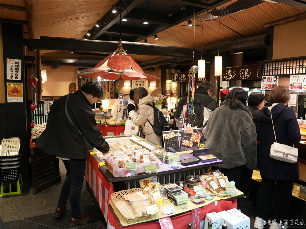 【日本奈良。美食】『魚万商店 もちいどの本店』平價又美味！隱身在奈良餅飯殿町的百年魚漿老店！ @傻蛋夫妻生活札記