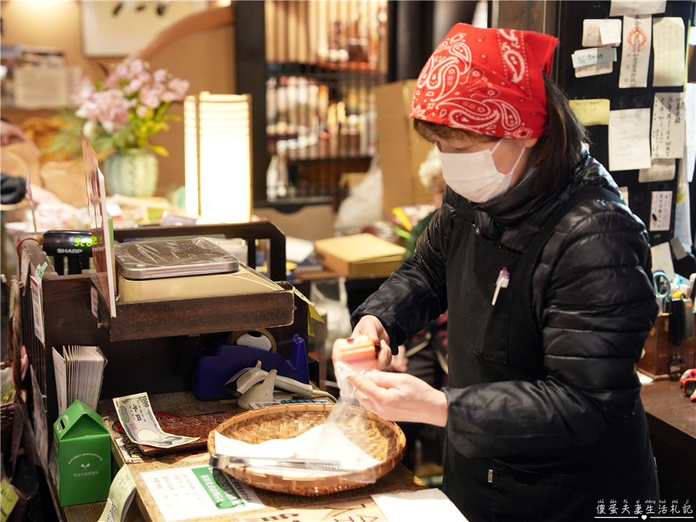【日本奈良。美食】『魚万商店 もちいどの本店』平價又美味！隱身在奈良餅飯殿町的百年魚漿老店！ @傻蛋夫妻生活札記