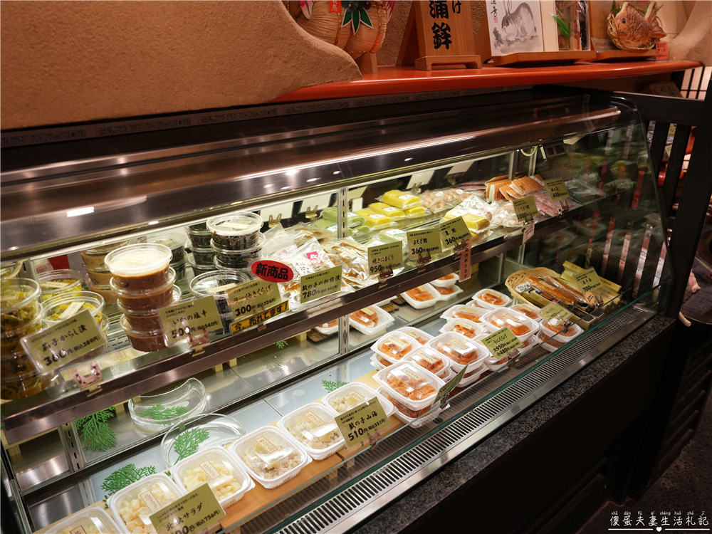 【日本奈良。美食】『魚万商店 もちいどの本店』平價又美味！隱身在奈良餅飯殿町的百年魚漿老店！ @傻蛋夫妻生活札記