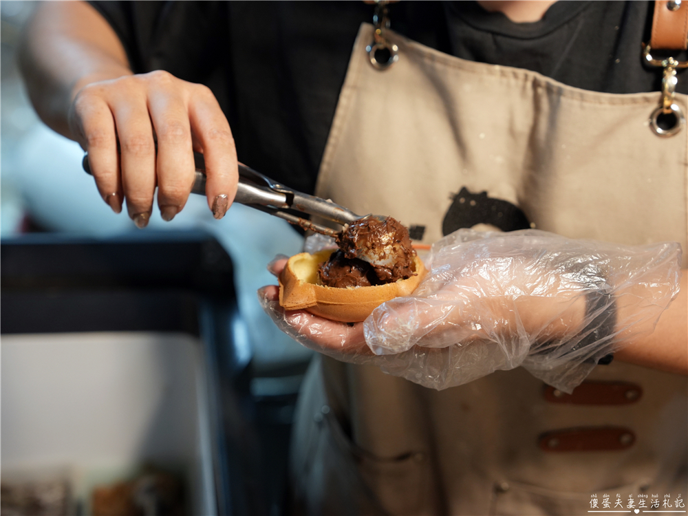 【台中東區。美食】『貓市場一輪燒』口味多元又可愛的貓貓一輪燒！旱溪夜市的美味小點心~ @傻蛋夫妻生活札記