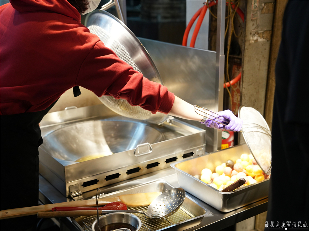 【台中北屯。美食】『厭世地瓜球-台中新一點利店』簡單涮嘴！新一點利黃昏市場的地瓜球小點心~ @傻蛋夫妻生活札記