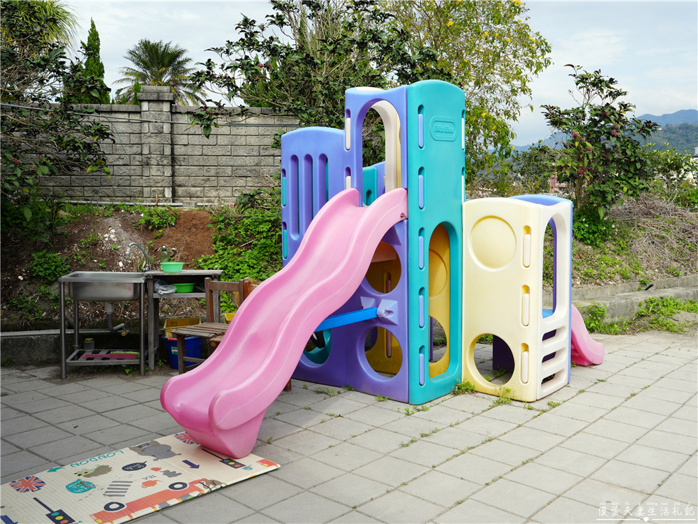 【苗栗公館。景點】『草莓嘎樂園』乾淨的高架草莓園~還有最夯白草莓可現場採摘！ @傻蛋夫妻生活札記