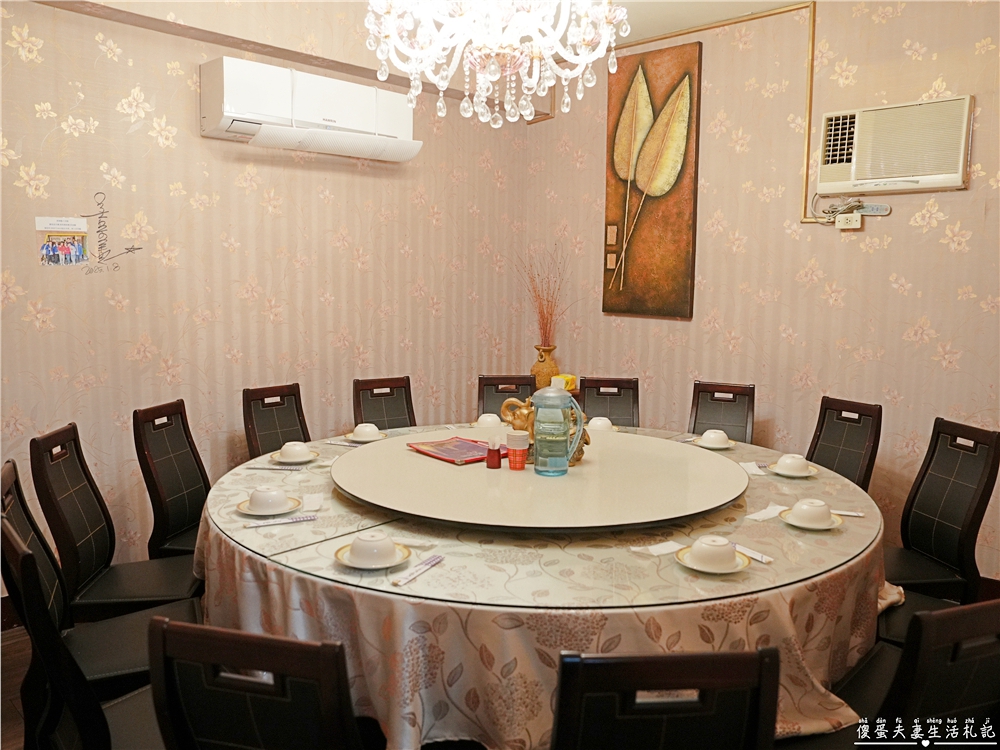 【台中西區。美食】『曼谷皇朝泰式料理』口味好吃，免服務費~套餐、合菜再享九折優惠！擁有大型私人包廂的台中老字號泰式料理！ @傻蛋夫妻生活札記