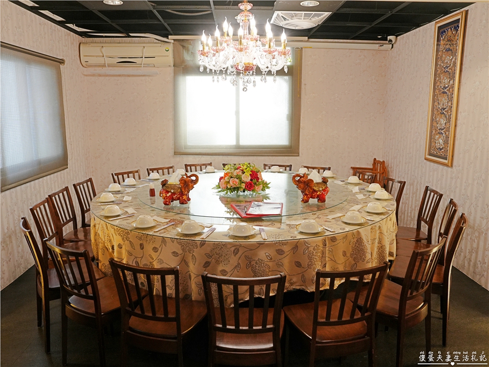 【台中西區。美食】『曼谷皇朝泰式料理』口味好吃，免服務費~套餐、合菜再享九折優惠！擁有大型私人包廂的台中老字號泰式料理！ @傻蛋夫妻生活札記