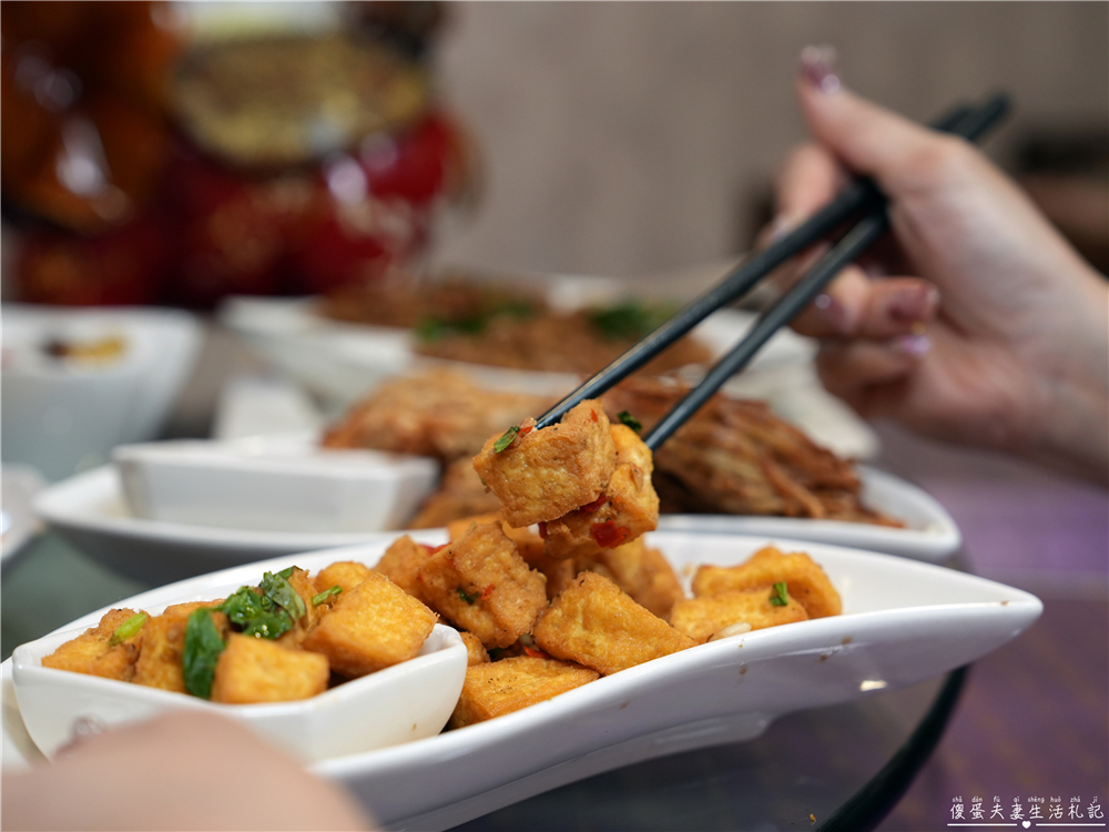 【台中西區。美食】『曼谷皇朝泰式料理』口味好吃，免服務費~套餐、合菜再享九折優惠！擁有大型私人包廂的台中老字號泰式料理！ @傻蛋夫妻生活札記