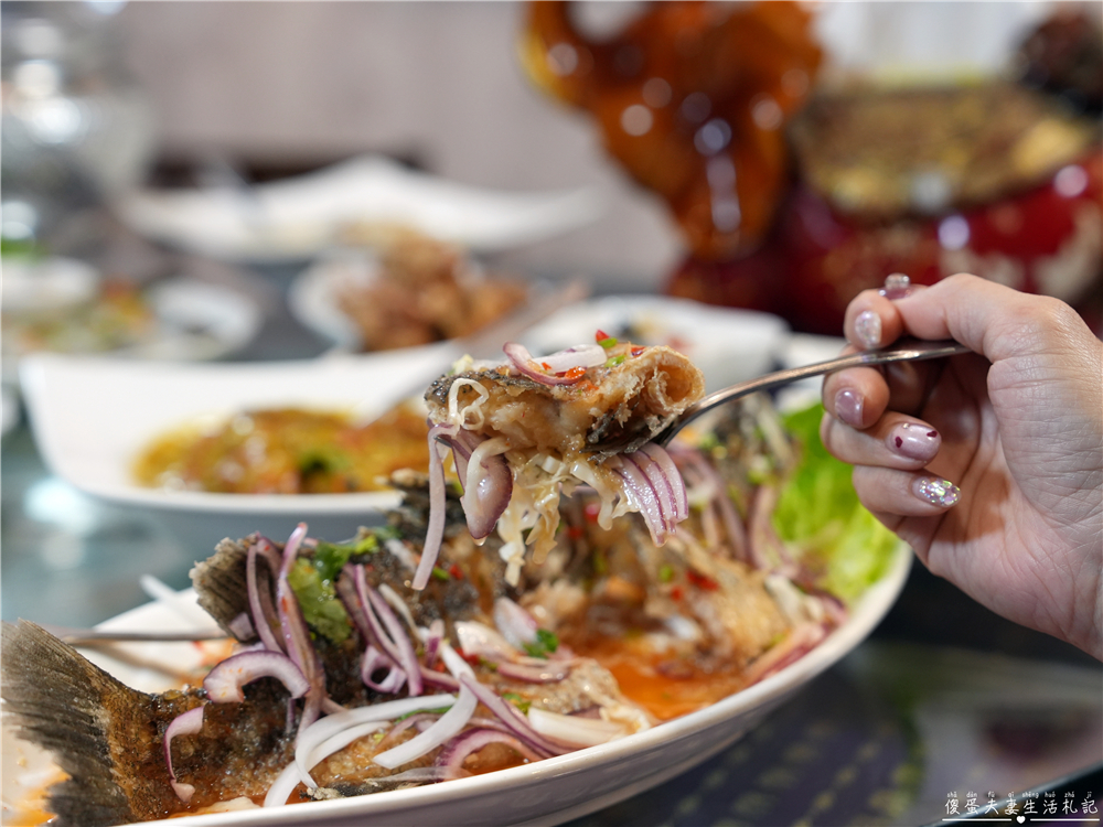 【台中西區。美食】『曼谷皇朝泰式料理』口味好吃，免服務費~套餐、合菜再享九折優惠！擁有大型私人包廂的台中老字號泰式料理！ @傻蛋夫妻生活札記