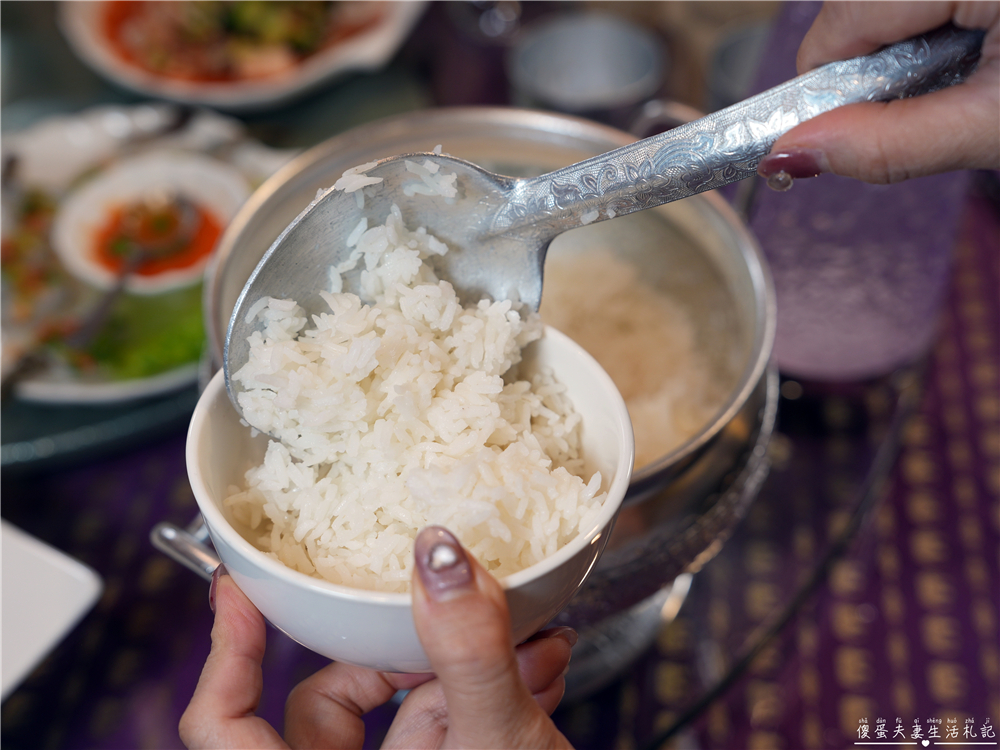 【台中西區。美食】『曼谷皇朝泰式料理』口味好吃，免服務費~套餐、合菜再享九折優惠！擁有大型私人包廂的台中老字號泰式料理！ @傻蛋夫妻生活札記