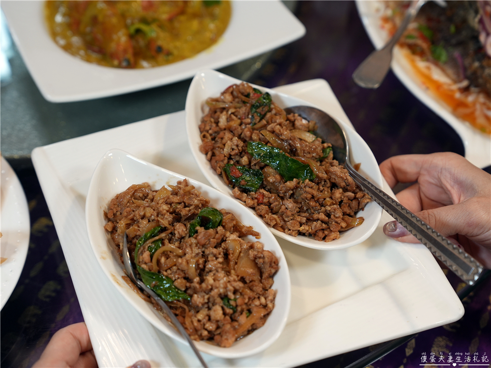 【台中西區。美食】『曼谷皇朝泰式料理』口味好吃，免服務費~套餐、合菜再享九折優惠！擁有大型私人包廂的台中老字號泰式料理！ @傻蛋夫妻生活札記