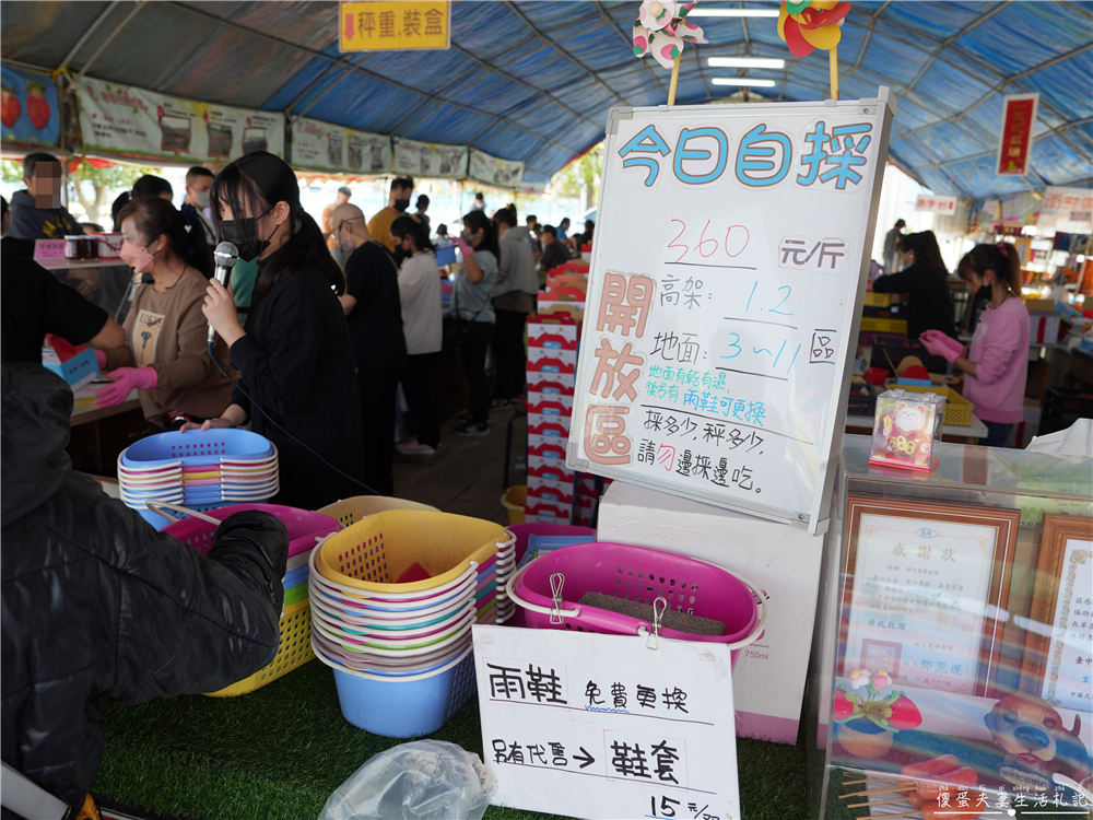【台中潭子。景點】『草莓世界』不用跑苗栗！台中也有超大型草莓園！ @傻蛋夫妻生活札記
