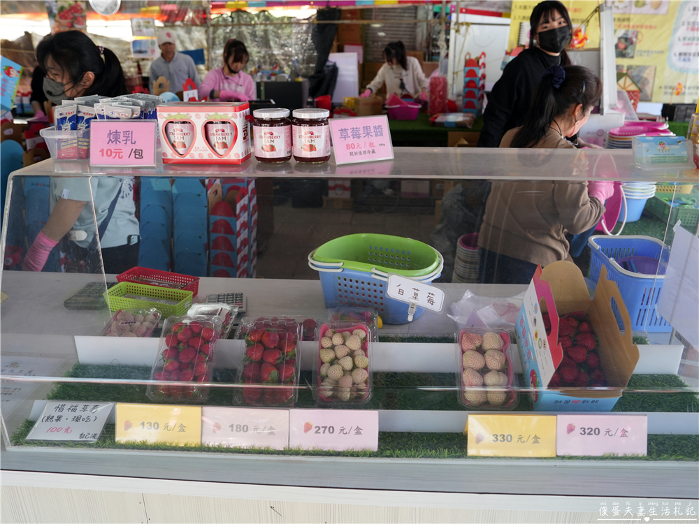 【台中潭子。景點】『草莓世界』不用跑苗栗！台中也有超大型草莓園！ @傻蛋夫妻生活札記