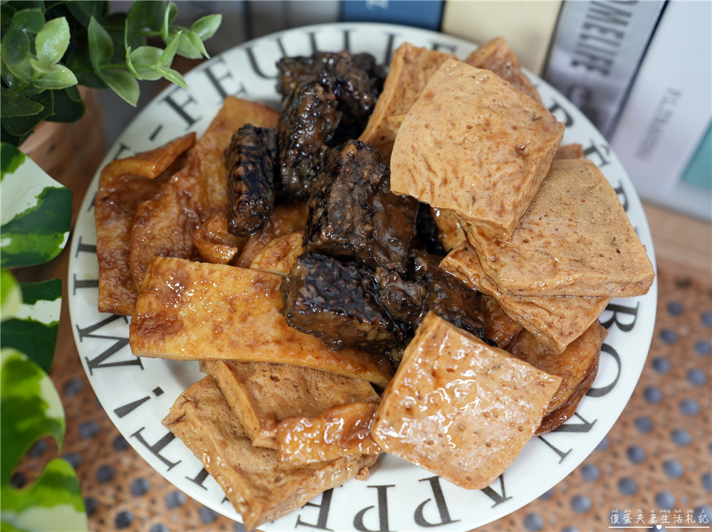 【桃園市桃園區。美食】『峸老滷湘川麻辣滷味-桃園藝文店』追劇神器！純中藥滷製的涮嘴麻辣滷味吃一波！ @傻蛋夫妻生活札記