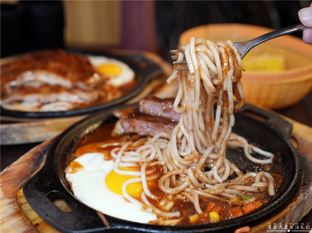 【桃園中壢。美食】『有煎平價牛排』小資最愛！180元起就可以爽吃自助吧！ @傻蛋夫妻生活札記