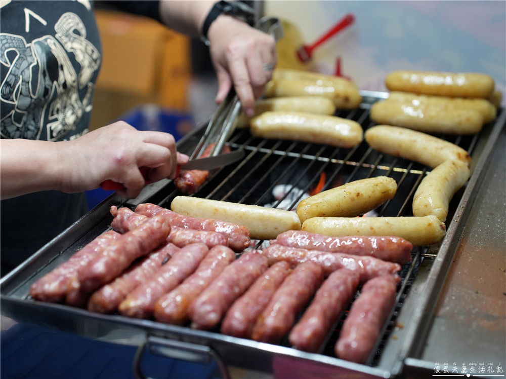 【新北汐止。美食】『大腸包小腸』涮嘴多汁！中興路商圈夜市的超夯大腸包小腸！ @傻蛋夫妻生活札記