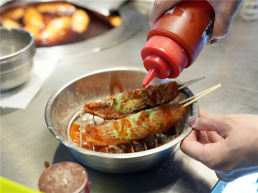 【台中東區。美食】『丁香深海旗魚串』夜市人氣小吃！旱溪夜市的串炸小點心~ @傻蛋夫妻生活札記