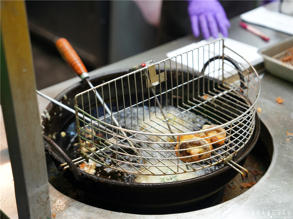 【台中北屯。美食】『宮田蚵嗲』乾爽脆口！新一點利黃昏市場的炸物小吃！ @傻蛋夫妻生活札記