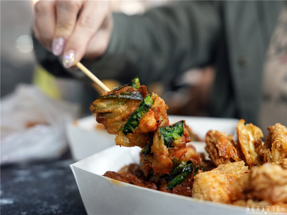 【台中北屯。美食】『宮田蚵嗲』乾爽脆口！新一點利黃昏市場的炸物小吃！ @傻蛋夫妻生活札記