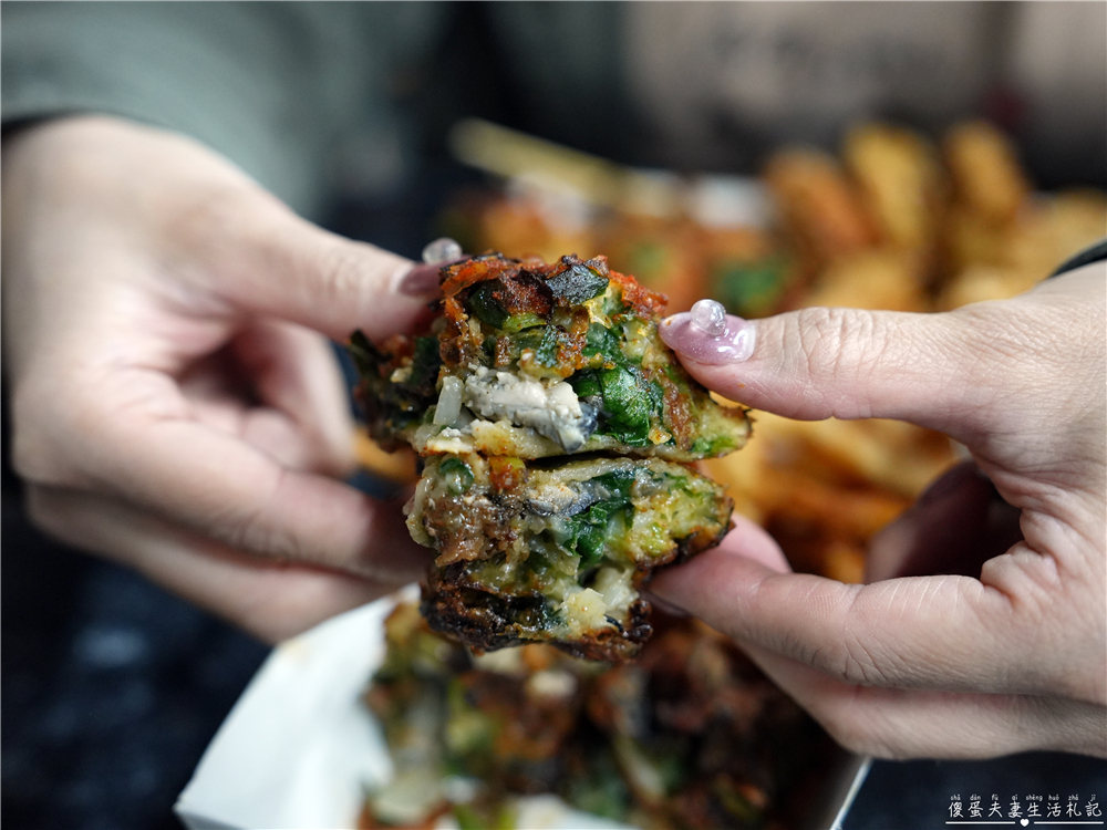 【台中北屯。美食】『宮田蚵嗲』乾爽脆口！新一點利黃昏市場的炸物小吃！ @傻蛋夫妻生活札記