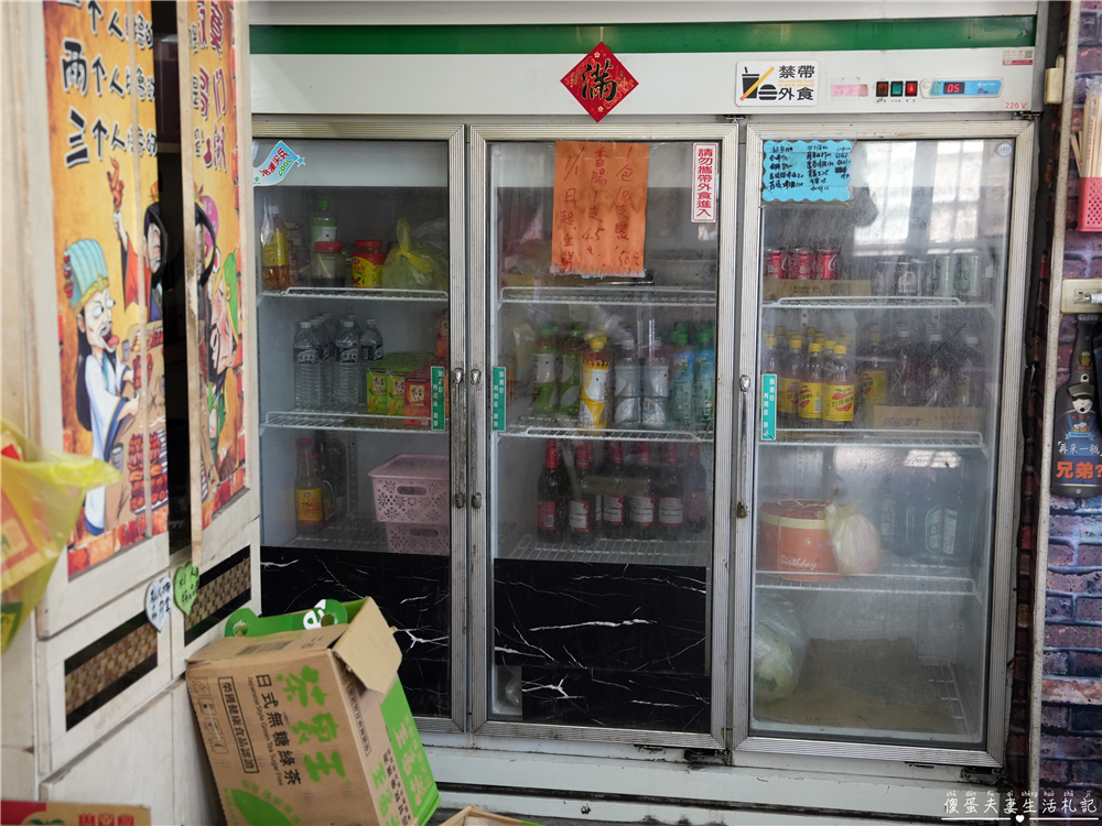 【苗栗竹南。美食】『小阿姨噴水香腸』碳香現烤！交流道旁的香腸、熱炒小吃店！ @傻蛋夫妻生活札記