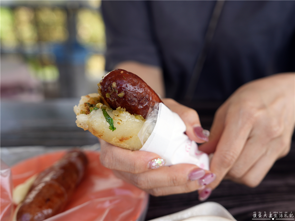 【苗栗竹南。美食】『小阿姨噴水香腸』碳香現烤！交流道旁的香腸、熱炒小吃店！ @傻蛋夫妻生活札記