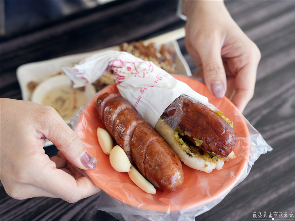 【苗栗竹南。美食】『小阿姨噴水香腸』碳香現烤！交流道旁的香腸、熱炒小吃店！ @傻蛋夫妻生活札記