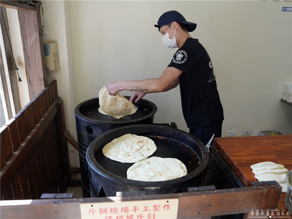 【苗栗竹南。美食】『阿瑩斤餅專門店』現橄現作！限量供應的美味手工斤餅專賣店！ @傻蛋夫妻生活札記