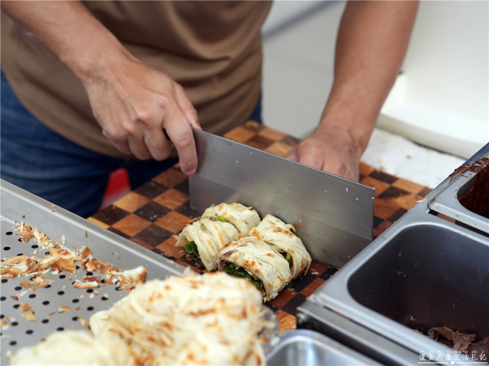 【苗栗竹南。美食】『阿瑩斤餅專門店』現橄現作！限量供應的美味手工斤餅專賣店！ @傻蛋夫妻生活札記