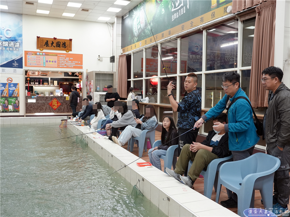 【台中北屯】『東明釣蝦場』24小時營業！全場禁菸的釣蝦場兼熱炒店！ @傻蛋夫妻生活札記