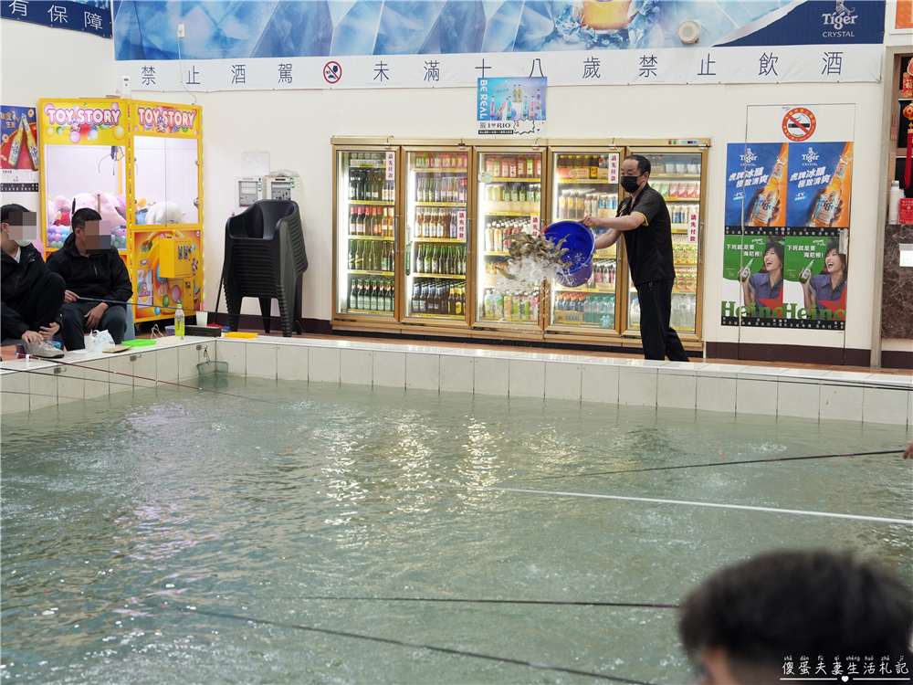 【台中北屯】『東明釣蝦場』24小時營業！全場禁菸的釣蝦場兼熱炒店！ @傻蛋夫妻生活札記