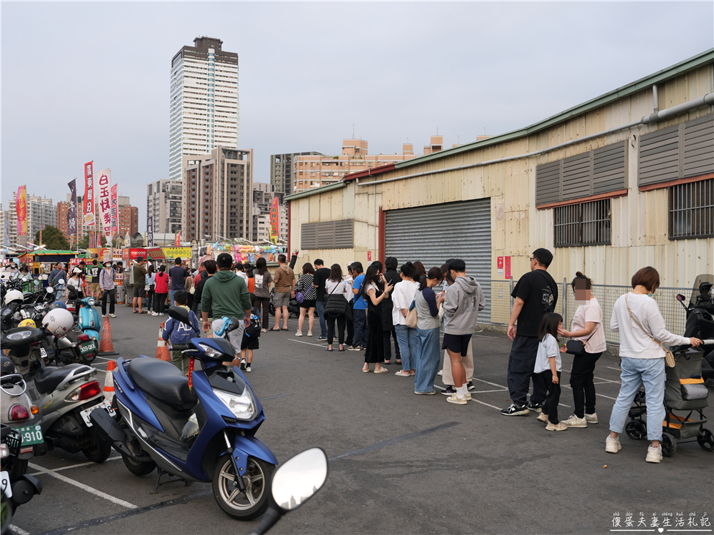 【台中南區。美食】『楊記老潼關肉夾饃』開店就開始湧現誇張排隊！大慶夜市的排隊名店！ @傻蛋夫妻生活札記