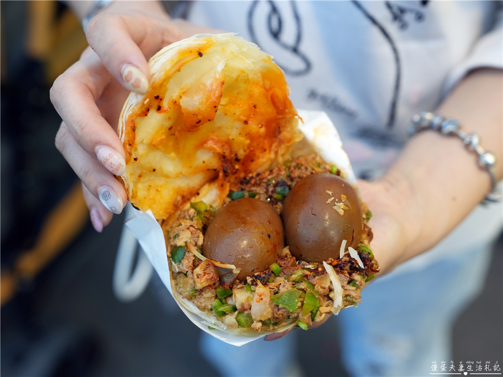 【台中南區。美食】『楊記老潼關肉夾饃』開店就開始湧現誇張排隊！大慶夜市的排隊名店！ @傻蛋夫妻生活札記