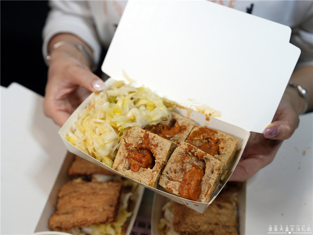 【台中南區。美食】『臭皮將軍臭豆腐/泡菜豆包』臭香酥脆!大慶夜市的超特色青蔥、泡菜爆滿一口酥臭豆腐!豆包也超酥脆~~ @傻蛋夫妻生活札記 【台中南區。美食】『臭皮將軍臭豆腐/泡菜豆包』臭香酥脆!大慶夜市的超特色青蔥、泡菜爆滿一口酥臭豆腐!豆包也超酥脆~~ @傻蛋夫妻生活札記