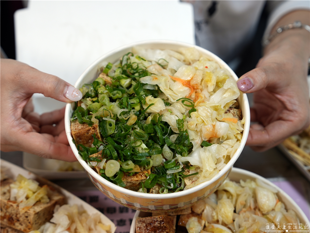 【台中南區。美食】『臭皮將軍臭豆腐/泡菜豆包』臭香酥脆!大慶夜市的超特色青蔥、泡菜爆滿一口酥臭豆腐!豆包也超酥脆~~ @傻蛋夫妻生活札記 【台中南區。美食】『臭皮將軍臭豆腐/泡菜豆包』臭香酥脆!大慶夜市的超特色青蔥、泡菜爆滿一口酥臭豆腐!豆包也超酥脆~~ @傻蛋夫妻生活札記