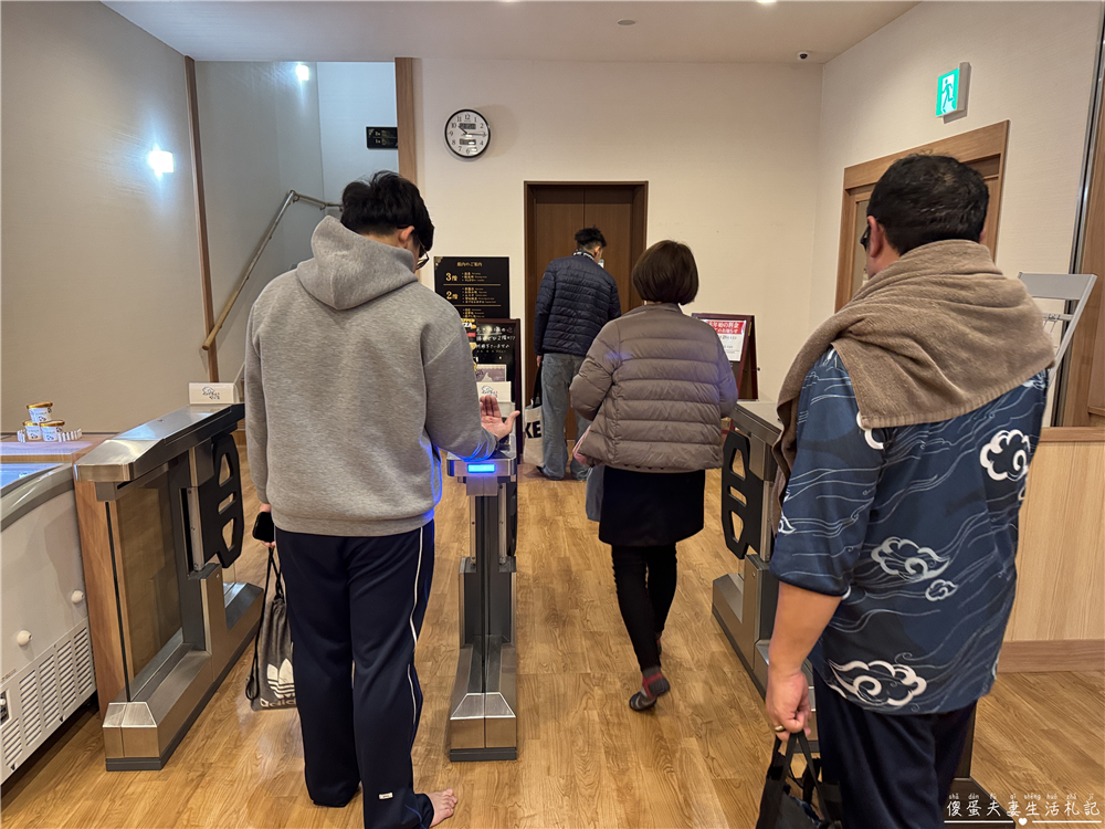 【日本千葉】『成田空港温泉 空の湯』成田機場旁的放鬆秘境！泡湯、賞飛機、住膠囊旅館一次滿足！ @傻蛋夫妻生活札記