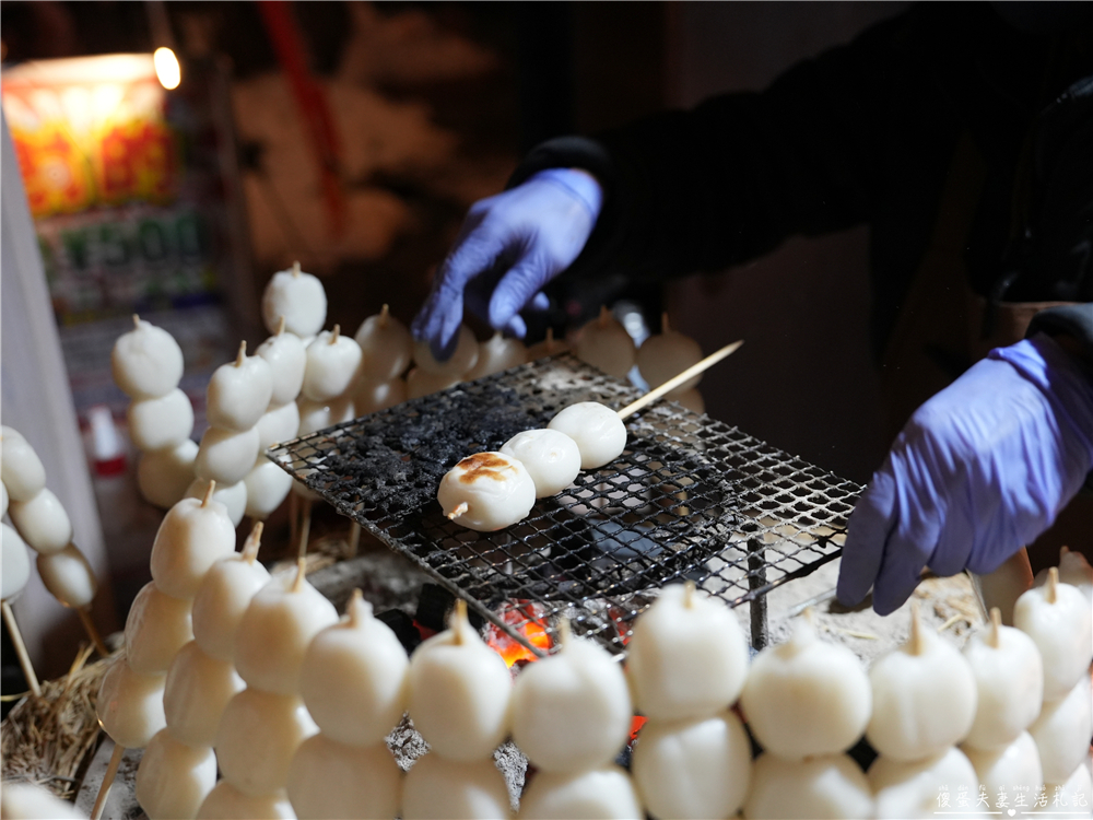 【日本群馬。美食】『名物草津温泉団子』草津溫泉排隊必吃名物！還能親手體驗烙印樂趣~ @傻蛋夫妻生活札記