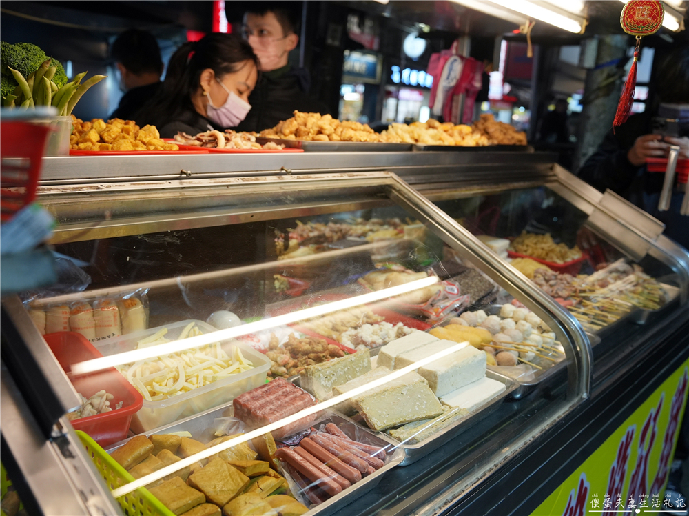 【新北汐止。美食】『松山饒河街豆乳鹹酥雞-中興分店』涮嘴夠味！中興路夜市的人氣炸物攤！ @傻蛋夫妻生活札記