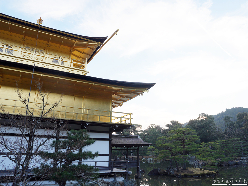 【日本京都。景點】『金閣寺』美到窒息的黃金倒影！金箔閃耀的古都象徵~ @傻蛋夫妻生活札記