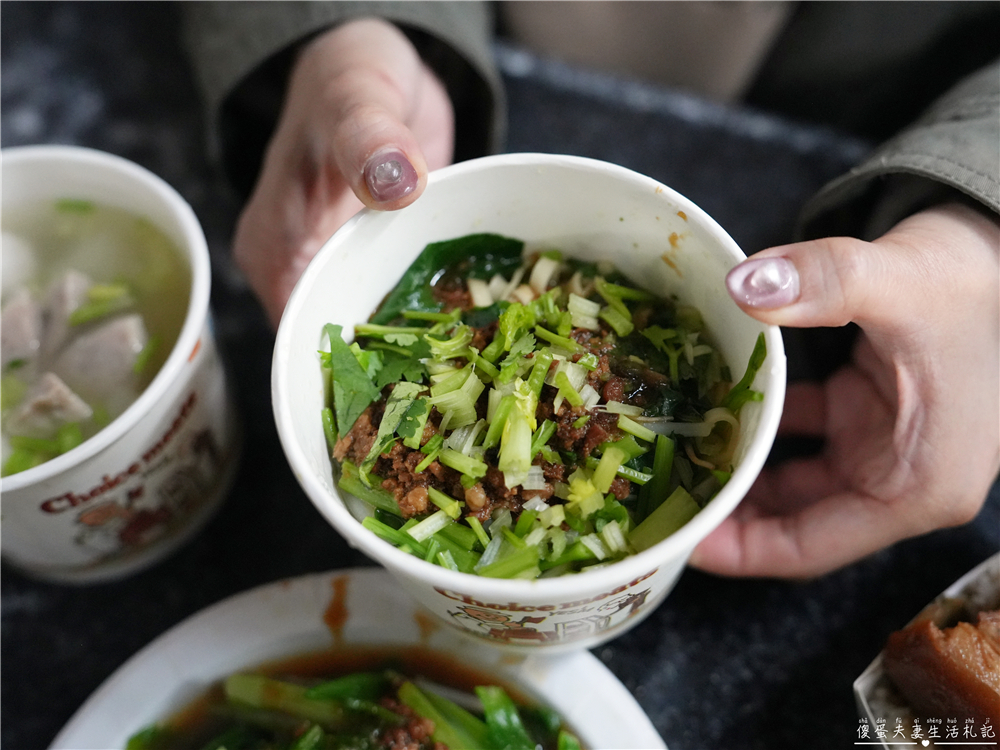 【台中北屯。美食】『玉記湯圓』鹹甜小吃一次滿足！新一點利黃昏市場的人氣排隊小吃！ @傻蛋夫妻生活札記