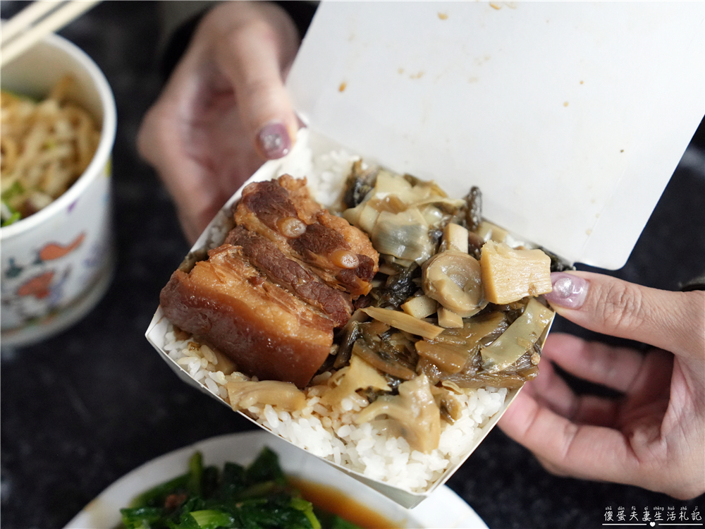 【台中北屯。美食】『玉記湯圓』鹹甜小吃一次滿足！新一點利黃昏市場的人氣排隊小吃！ @傻蛋夫妻生活札記