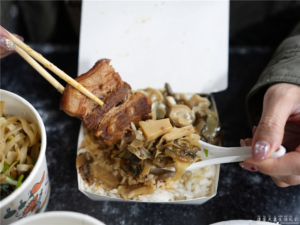 【台中北屯。美食】『玉記湯圓』鹹甜小吃一次滿足！新一點利黃昏市場的人氣排隊小吃！ @傻蛋夫妻生活札記