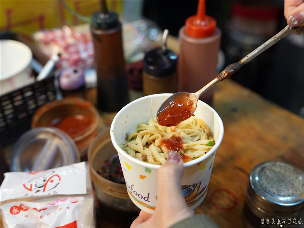 【台中北屯。美食】『玉記湯圓』鹹甜小吃一次滿足！新一點利黃昏市場的人氣排隊小吃！ @傻蛋夫妻生活札記