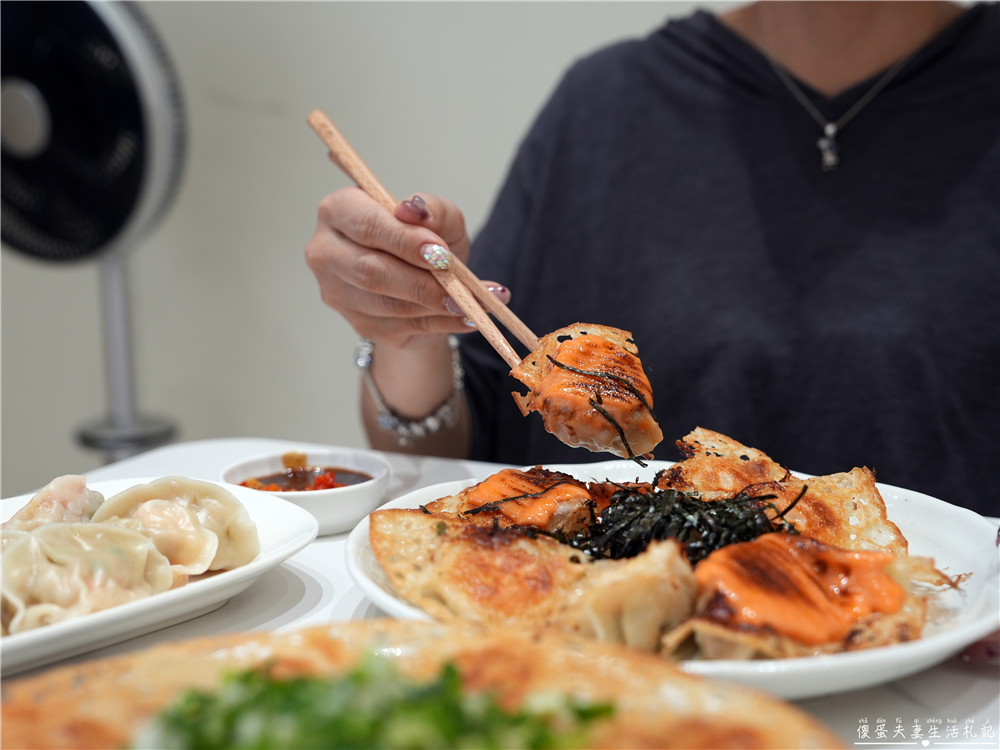 【苗栗竹南。美食】『佐佐ぎょうざ日式煎餃專賣店』超狂冰花煎餃！近乎完美的日式美味！竹南人氣小吃推薦~ @傻蛋夫妻生活札記